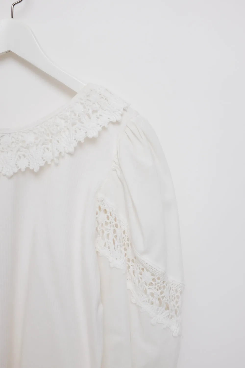 0039_TEE PUFFED LACE BLOUSE