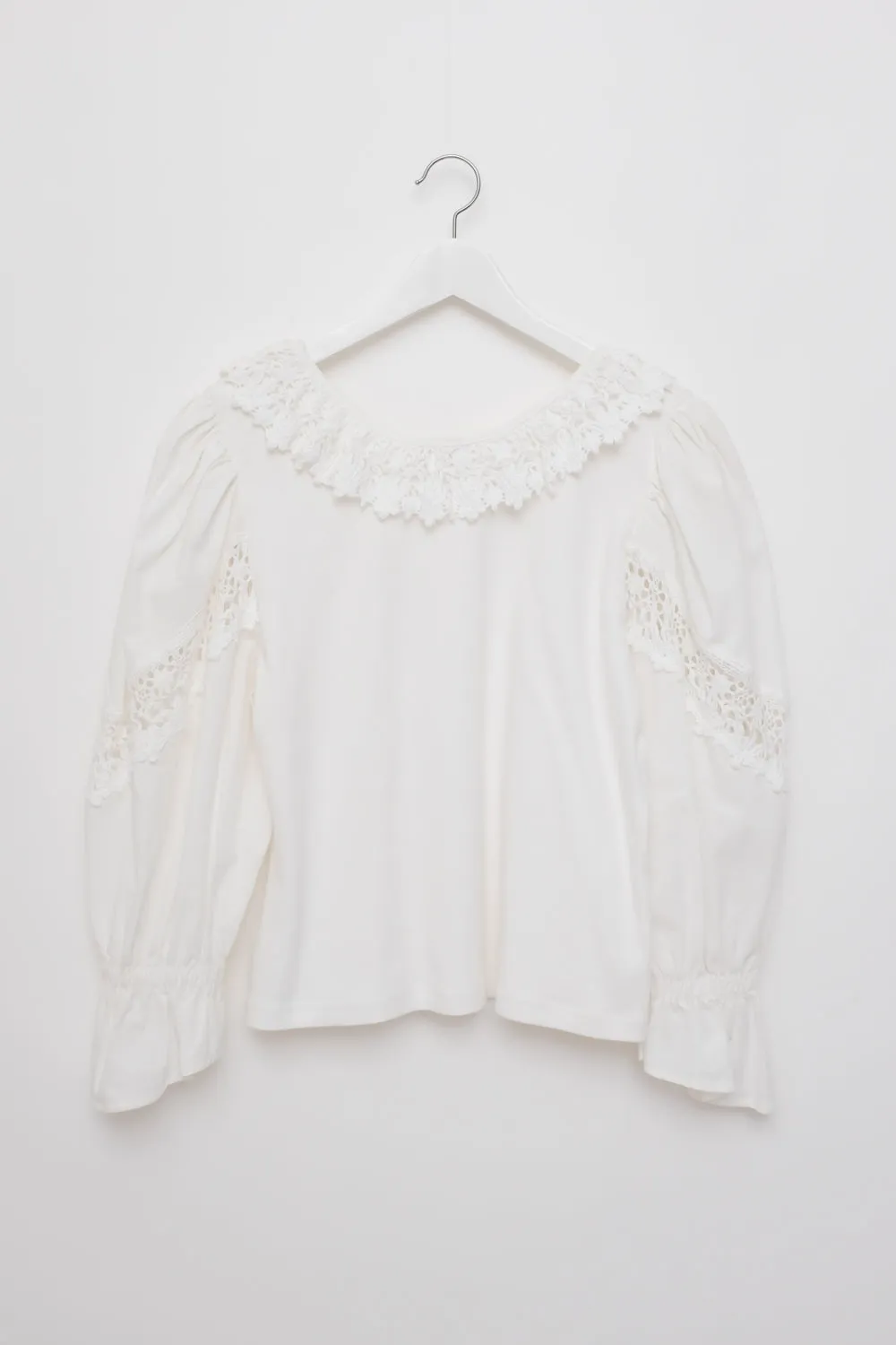 0039_TEE PUFFED LACE BLOUSE