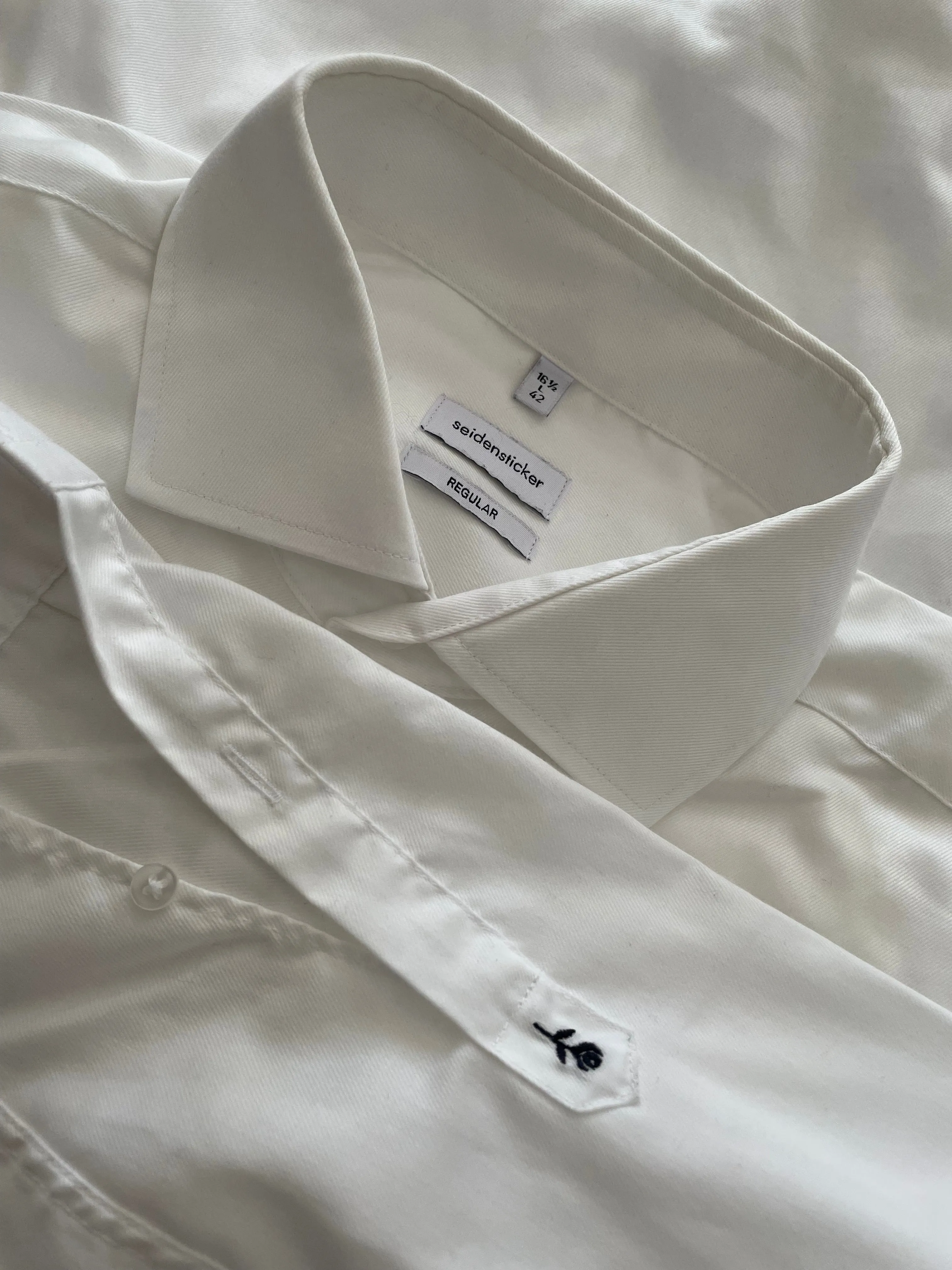 CLASSY VINTAGE WHITE OVERSHIRT