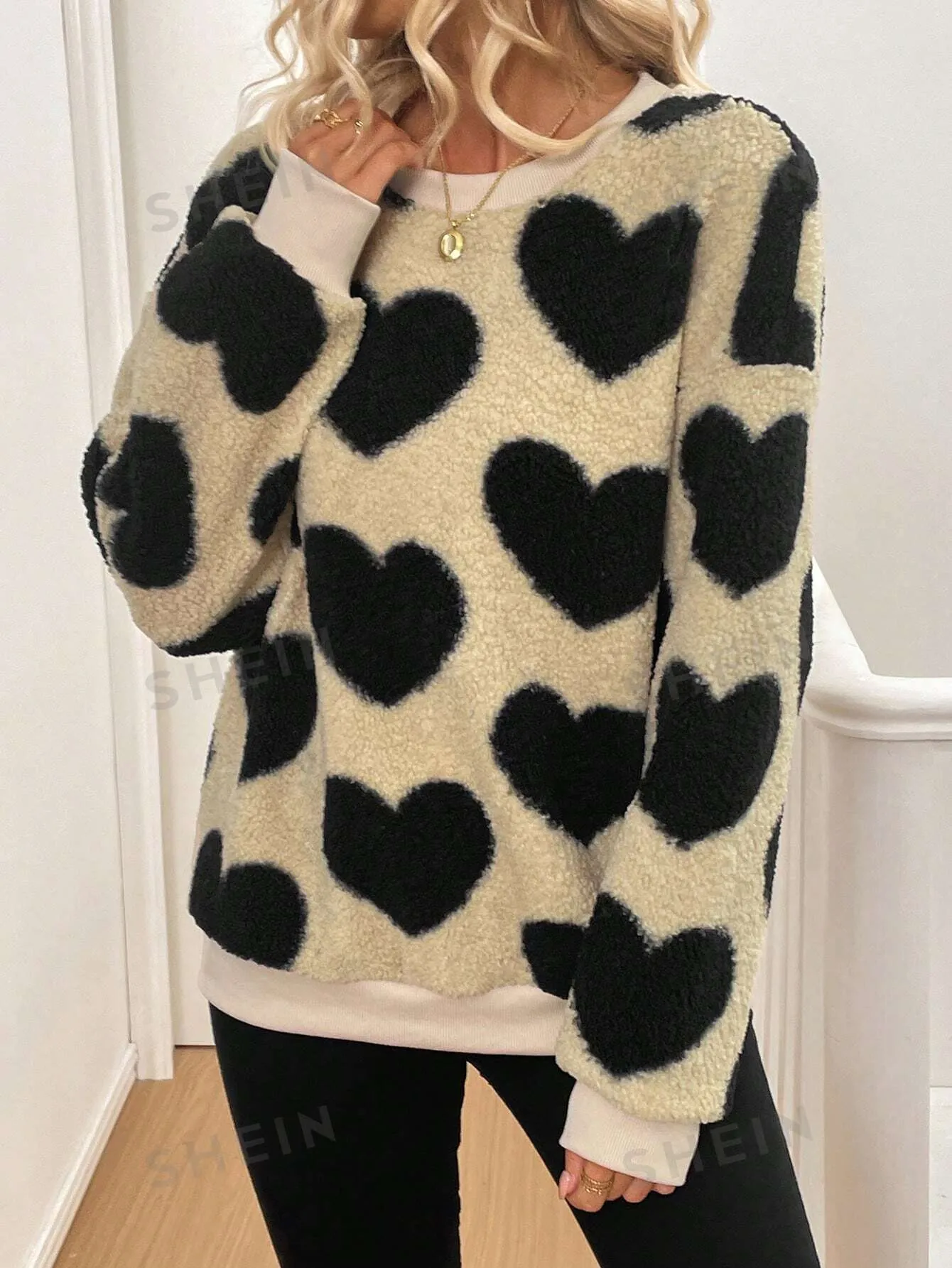 LUNE Women's Warm Fuzzy Heart Print Crewneck Sweatshirt, Fall/Winter